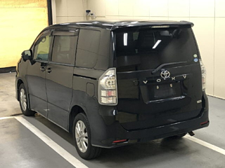 TOYOTA VOXY 2010
