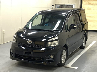 TOYOTA VOXY 2010