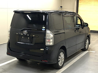 TOYOTA VOXY 2010