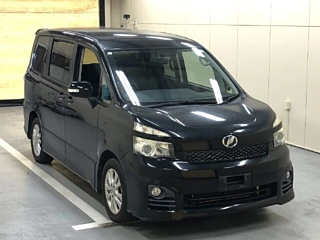 TOYOTA VOXY 2013