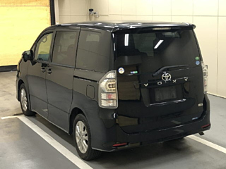 TOYOTA VOXY 2013