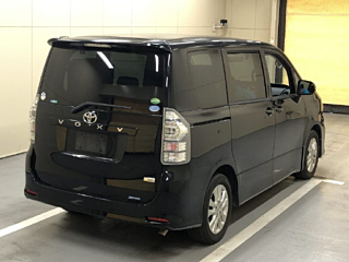 TOYOTA VOXY 2013