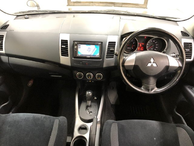 MITSUBISHI OUTLANDER 2011