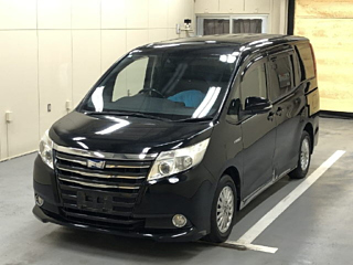 TOYOTA NOAH 2015