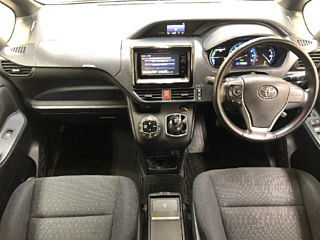 TOYOTA NOAH 2015