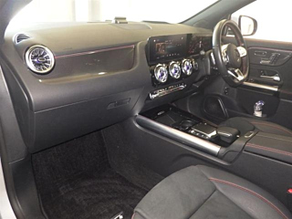 MERCEDES BENZ GLA CLASS 2023