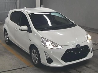 TOYOTA AQUA 2015