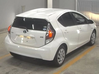 TOYOTA AQUA 2015