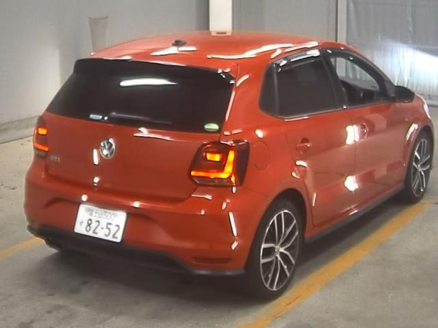 VOLKSWAGEN POLO 2015