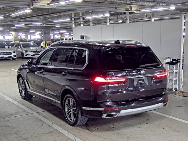 BMW X7 2021