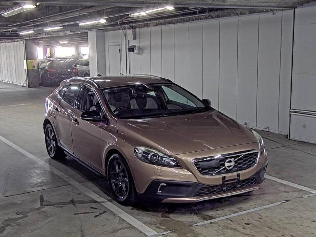 VOLVO V40 2014