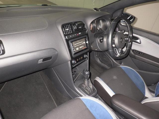 VOLKSWAGEN POLO 2015