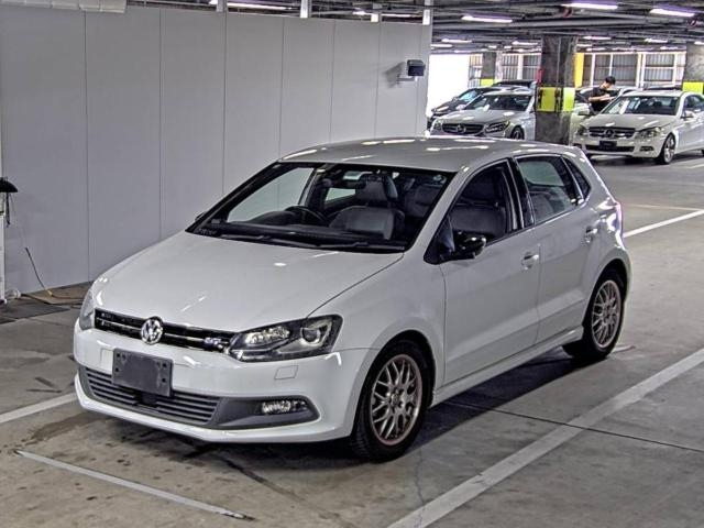 VOLKSWAGEN POLO 2015