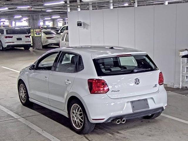 VOLKSWAGEN POLO 2015