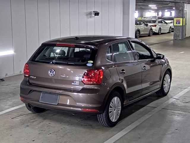 VOLKSWAGEN POLO 2015