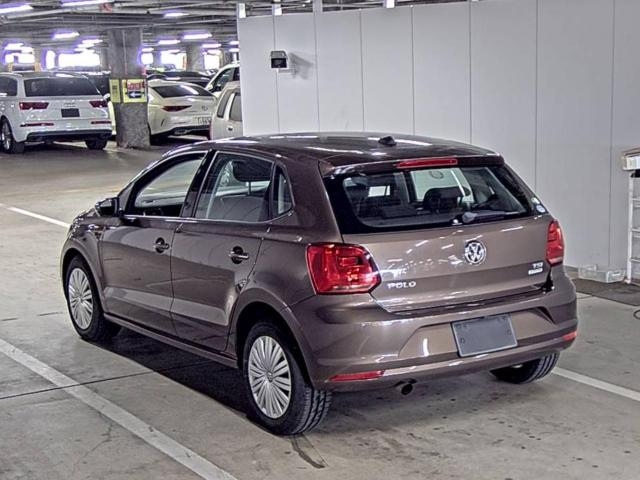 VOLKSWAGEN POLO 2015