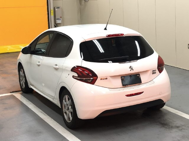 PEUGEOT 208 2017