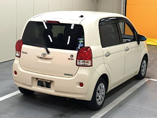 TOYOTA PORTE 2012