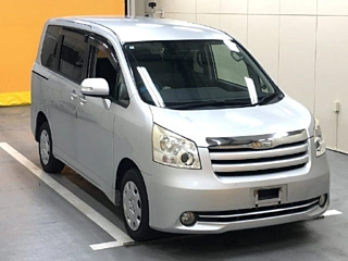 TOYOTA NOAH 2008