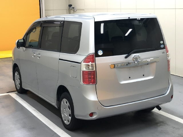 TOYOTA NOAH 2008