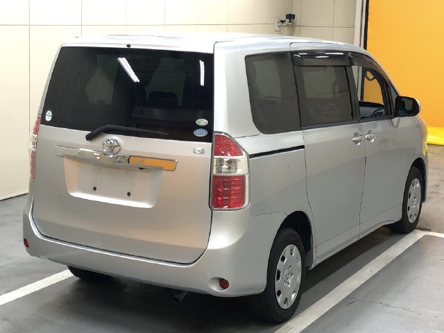 TOYOTA NOAH 2008