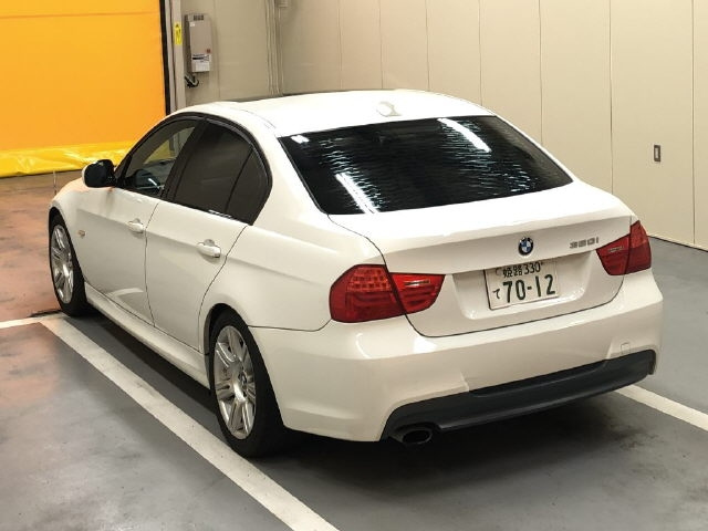 BMW 3 SERIES 2011