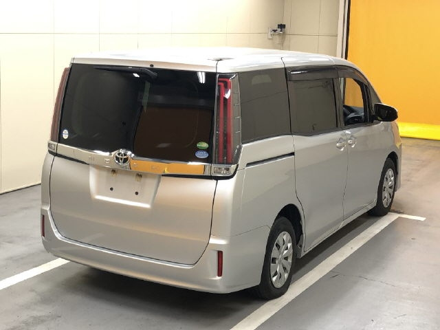 TOYOTA NOAH 2019