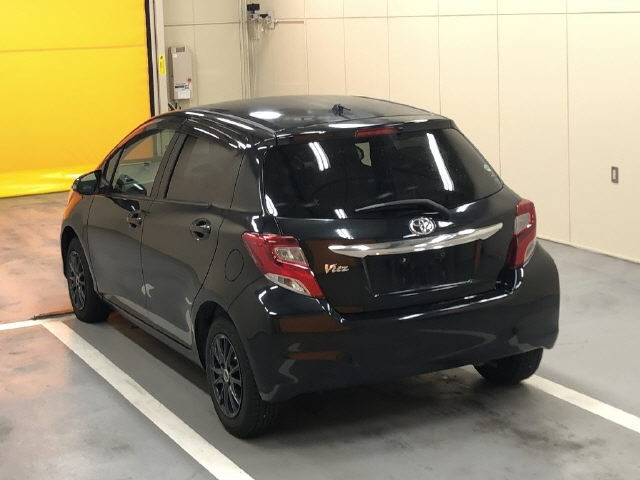 TOYOTA VITZ 2015