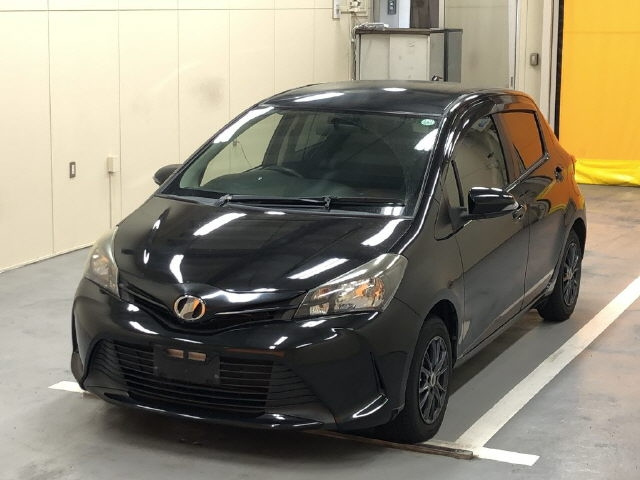 TOYOTA VITZ 2015