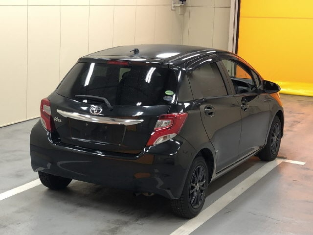 TOYOTA VITZ 2015
