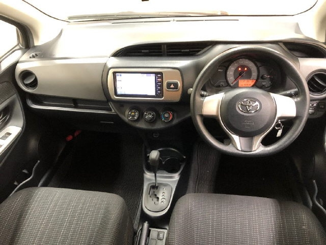 TOYOTA VITZ 2015