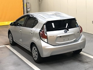 TOYOTA AQUA 2016