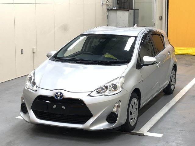 TOYOTA AQUA 2016