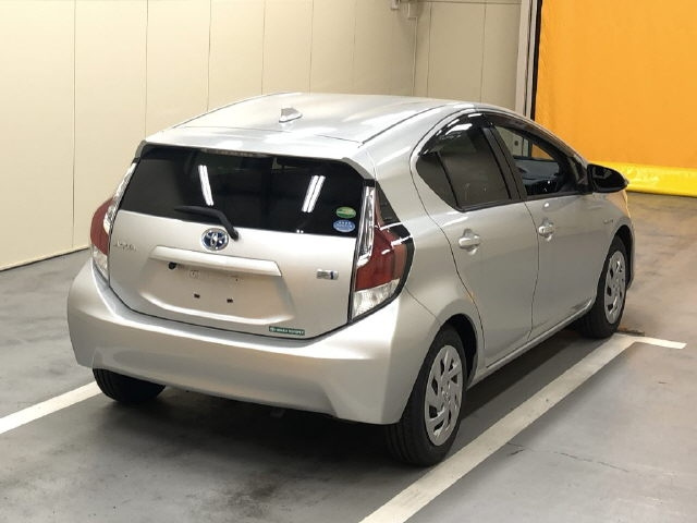 TOYOTA AQUA 2016