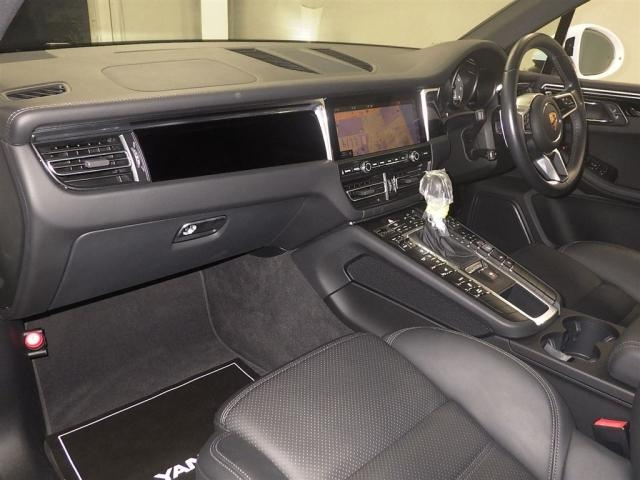 PORSCHE MACAN 2021