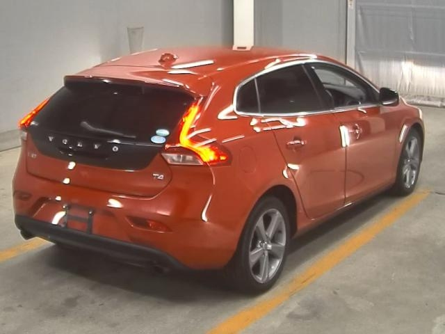 VOLVO V40 2014