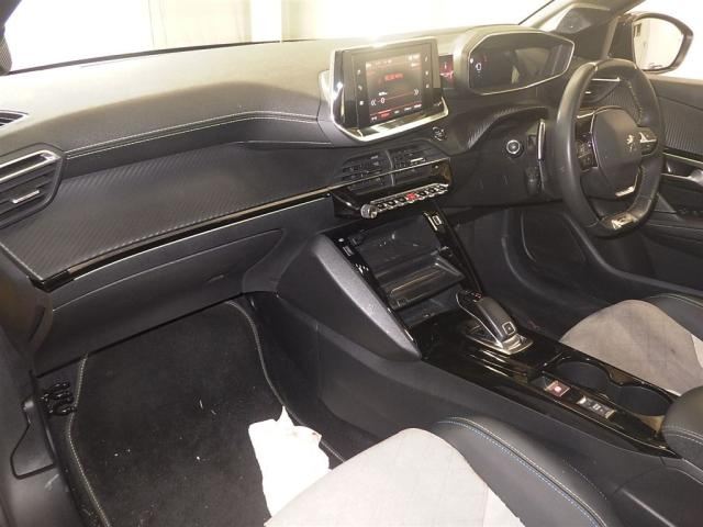PEUGEOT 208 2020