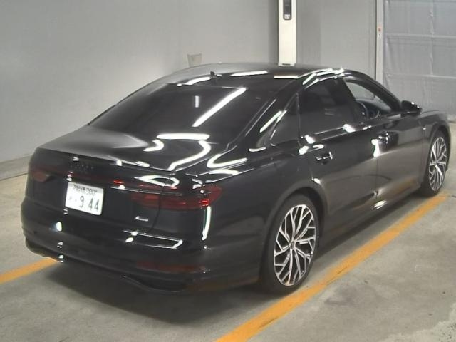 AUDI A8 2022
