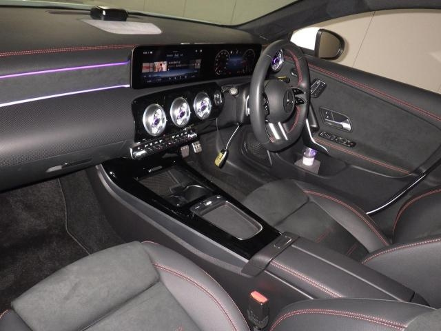 MERCEDES BENZ CLA CLASS 2024