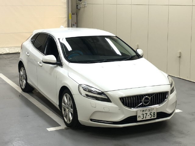 VOLVO V40 2018