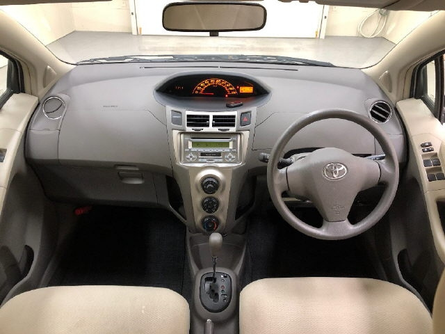 TOYOTA VITZ 2009