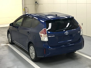TOYOTA PRIUS ALPHA 2015