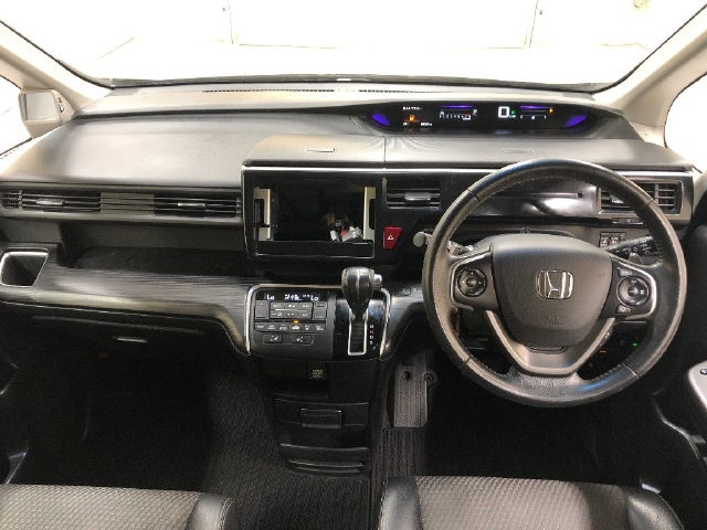 HONDA STEP WAGON 2017