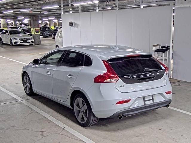 VOLVO V40 2013