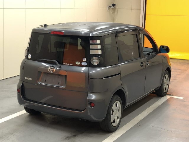 TOYOTA SIENTA 2009