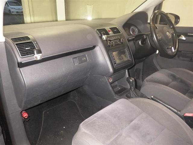 VOLKSWAGEN GOLF TOURAN 2011