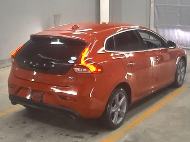 VOLVO V40 2013