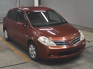 NISSAN TIIDA 2011