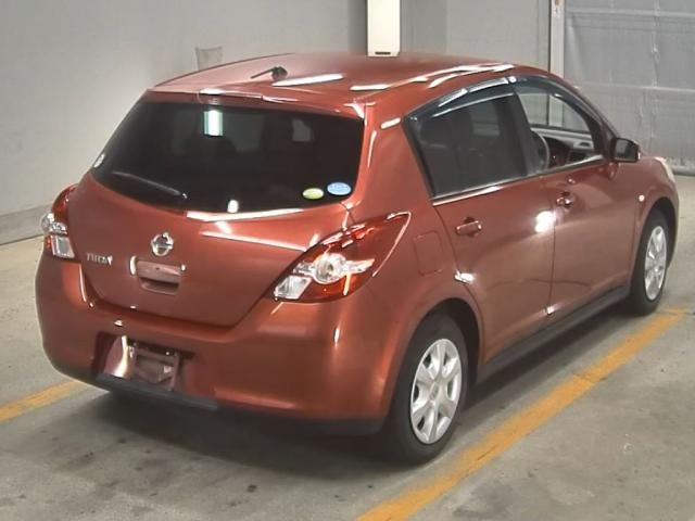 NISSAN TIIDA 2011