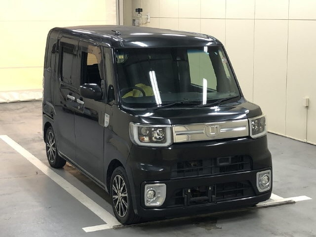 DAIHATSU WAKE 2016